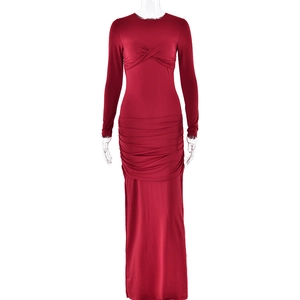 Robe longue rouge à manches longues avec nœud au buste et détails froncés élégants