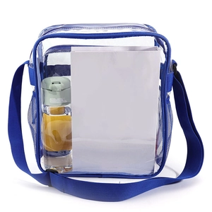 Sac bandoulière en PVC transparent avec bordure bleue, bouteille d'eau et livres à l'intérieur