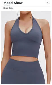 Vorderansicht von nahtlosem Neckholder-Sport-Bra und Leggings-Set in Blau-Grau