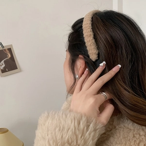 Maillard brown faux shearling headband shown on model for a sweet minimalist autumn style