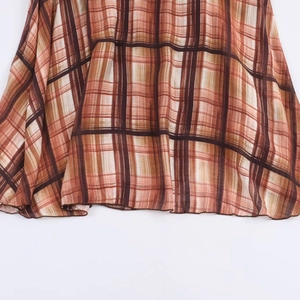Falda midi de cuadros de invierno en tejido de color marrón y crema con textura suave