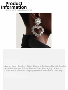 Gros plan d'un clip d'oreille en forme de cœur en argent orné de strass brillants détaillés