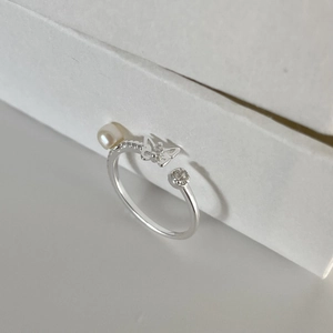 Elegant S925 sterling silver butterfly ring with white pearl and sparkling zircon stone