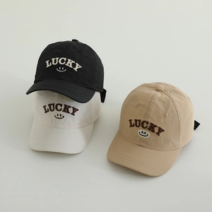 Schnelltrocknende Kinder-Baseballkappen mit LUCKY-Lächeln-Stickerei in Schwarz und Beige