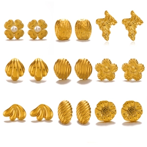 Set of 9 pairs of vintage gold-plated earrings with geometric and floral textures