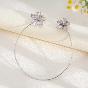 Detailed view of silver metallic open choker featuring intricate flower petal ornaments