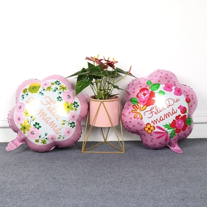 Pink flower-shaped aluminum foil balloons with 'Feliz Día mamá' text for Mother's Day