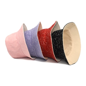 Bobs en coton avec broderie florale en rose, violet, rouge et noir pour femmes