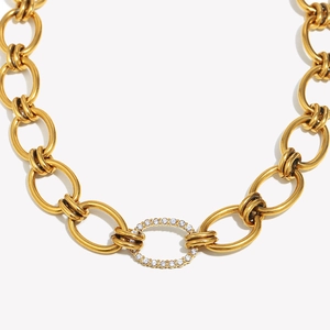 Elegant 18K gold-plated stainless steel chain necklace with sparkling zircon encrusted ring