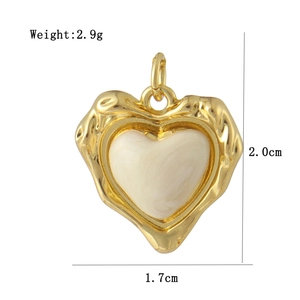 Size measurements of heart pendant in 18K gold plated copper with 2.0cm height and 2.9g weight