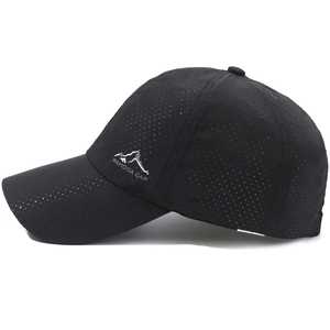 Atmungsaktive schwarze perforierte Baseballkappe für Sommer-Outdoor-Sonnenschutz mit Berglogo