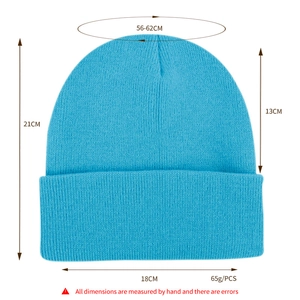 Size guide for light blue knitted beanie showing height, width, and circumference details