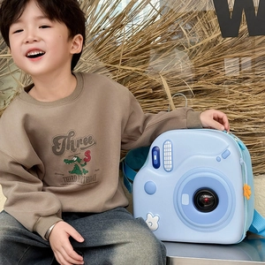 Simpatico zainetto rigido celeste per bambini a forma di fotocamera con luci LED