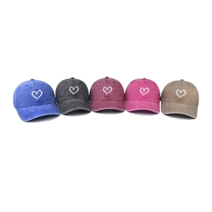 Casquettes de baseball en coton délavé avec broderie cœur en cinq couleurs