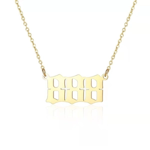 Détail du collier en acier inoxydable plaqué or 18K avec pendentif gothique 8888