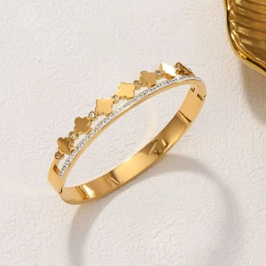 Elegant gold-plated stainless steel open bangle with clover motifs and zircon accents