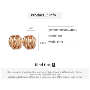 Detailed view of golden spherical woven earrings showing 3cm size and iron material