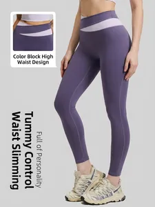 Mallas de yoga violetas de talle alto con retazos lila y ajuste elástico sin costuras