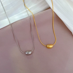 Collane minimaliste con pendenti a chicco e catene a serpente in acciaio al titanio oro e argento