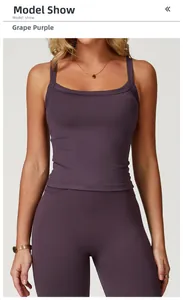 Détail du legging de yoga violet avec taille haute et couture en V à la ceinture