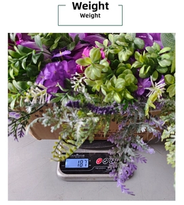 Detailed weight measurement showing the purple floral wreath at 187g on a scale