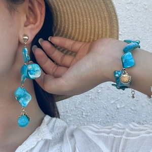 Starfish shell charm necklace set with turquoise beads and gold seashell earrings