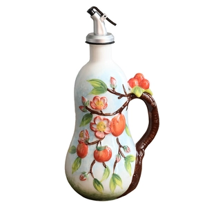 Botella de aceite de cerámica con relieves florales pintados a mano y mango de rama