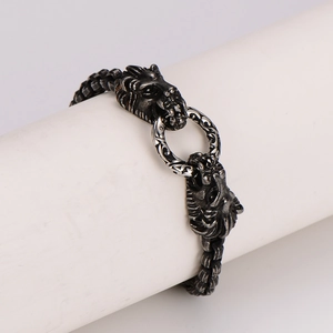 Vintage stainless steel lion head bracelet with hip-hop style textured curb chain