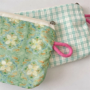 Details zu Stofftaschen mit Blumenmuster, Karomuster, pinken Griffen und Reißverschluss