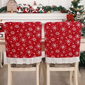 Housses de chaise rouges de Noël avec flocons de neige pour une décoration festive de salle