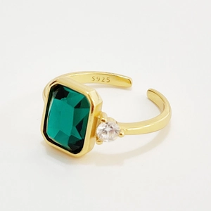 Minimalist 925 silver open ring with emerald cut green stone and gold plating