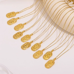 Collana in acciaio inossidabile placcato oro 18K con ciondoli zodiacali e dettagli in zircone