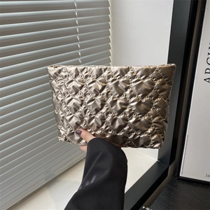 Heart Quilted PU Leather Makeup Bag Metallic Portable Clutch Pouch Zipper Handbag For Women