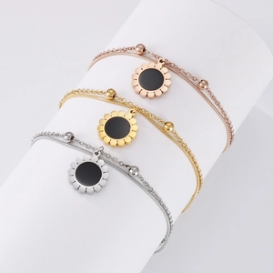 Detail of double-layer sunflower pendant bracelet in rose gold, gold and silver