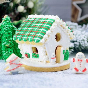 Mini 3D Christmas gingerbread house cookie mold set with festive DIY baking decorations