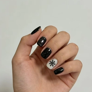 Winter Snowflake Press On Nails Glitter Black White Christmas Theme Glossy Square False Nails For Women