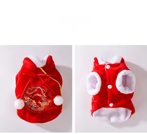 Détails du gilet de Nouvel An pour chien en peluche rouge avec broderie dorée