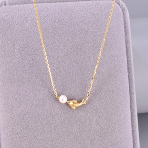 Gold-plated stainless steel necklace with a freshwater pearl and a dolphin charm