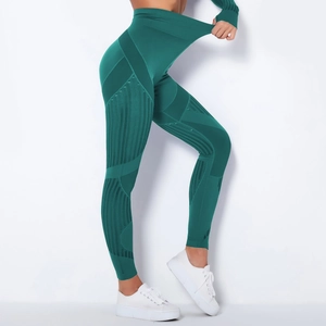 Detail der nahtlosen High-Waist-Yogahose mit elastischem Stretch und atmungsaktivem Mesh