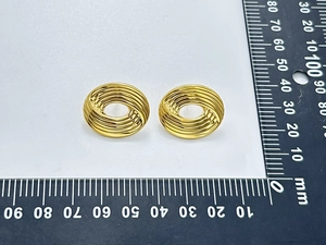 Macro shot of gold-plated striped oval earrings with 20mm scale measurement detail
