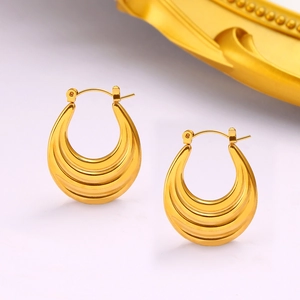 Elegante 18K vergoldete Edelstahl Creolen in U-Form mit dreidimensionaler Wellenstruktur