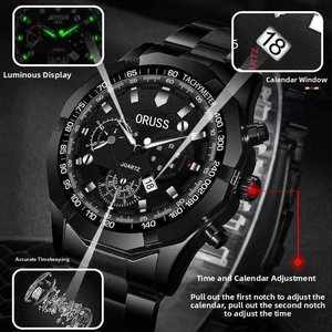 Détail macro du chronographe à quartz avec cadran lumineux et lunette tachymétrique