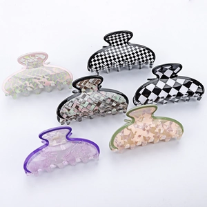 Lot de 6 pinces à cheveux de 9cm en acétate brillant, motifs damier et marbre