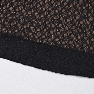 Gros plan sur la dentelle florale noire avec coutures premium et détails de texture mesh
