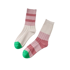 Calze a righe asimmetriche con maglia a coste color-block rosa grigio e verde brillante