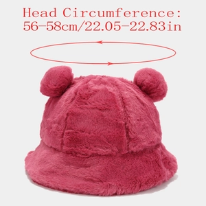 Détail du chapeau bob en fausse fourrure rose avec oreilles d'ours, taille 56-58 cm