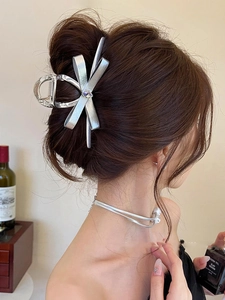 Silver ribbon metal hair claw and matching choker set shown on a model from a side profile