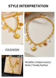 Détail d'un collier à grosse chaîne dorée vintage avec perles et breloques soleil