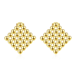 Boucles d'oreilles carrées dorées en petites perles métalliques sur fond blanc immaculé