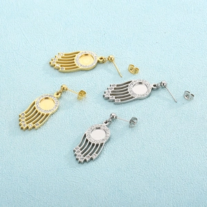 Supports de boucles d'oreilles main en acier inoxydable avec zircons or et argent poli
